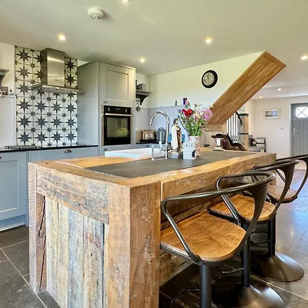 Seawynds Family Sleeps 13 With Far Reaching Sea Views Mawgan Porth